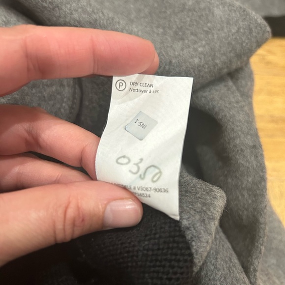 Vince sweater/coat size small - Picture 7 of 7